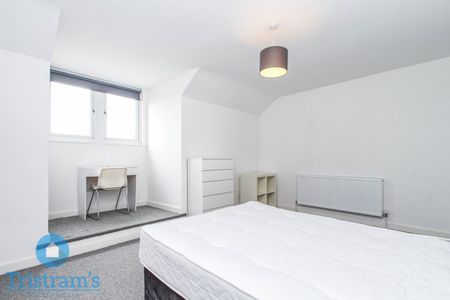 3 bed Flat for Rent - Photo 5