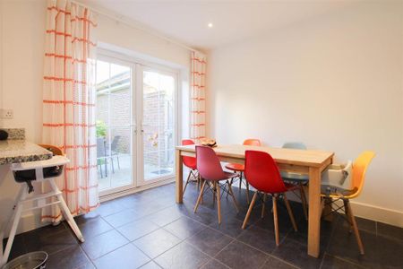 5 bedroom detached house to rent - Photo 3