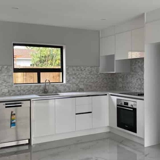 Modern Four-Bedroom Family Home in a Prime Location - Photo 1