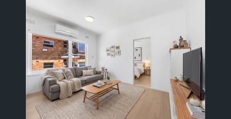 Stunning Fully Renovated Coastal Retreat in Premier Mosman Setting - Photo 3