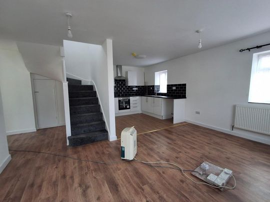 4 bedroom bungalow to rent - Photo 1