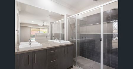 Stunning Executive Family Home with Pool in Fernvale - Photo 4