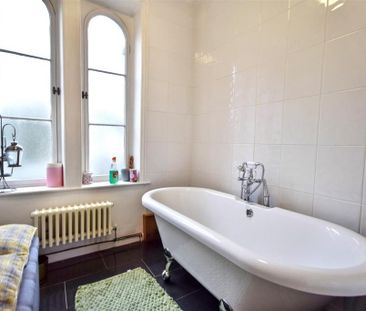 4 bedroom detached house to rent - Photo 4