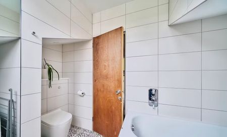 Room in a Shared House, Burgoyne Road, SW9 - Photo 2