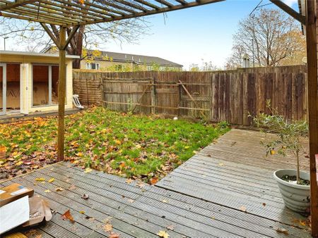 3 bedroom end of terrace house to rent - Photo 3