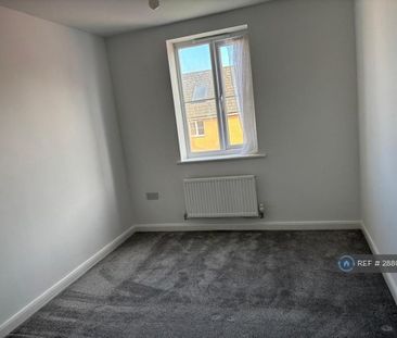4 bedroom semi-detached house to rent - Photo 4