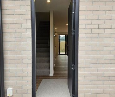 Modern 2BR Townhouse in Sydenham - Photo 4