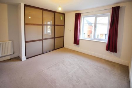 Leicester Square, Crossgates, Leeds - Photo 2