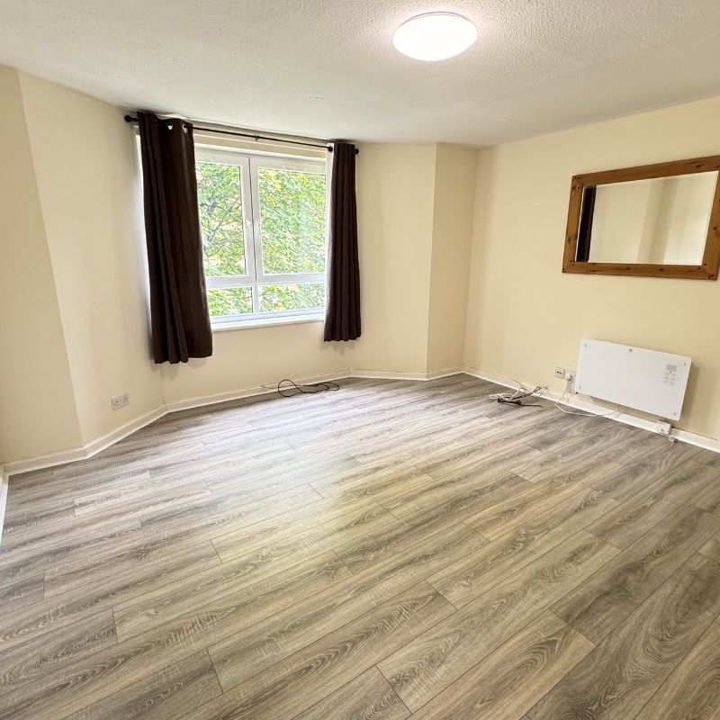 2 Bed, First Floor Flat - Photo 1