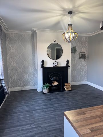 2 Bed Terraced House, Swallow Mount, LS12 - Photo 2