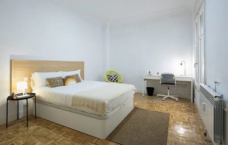 Plaza del Conde del Valle de Súchil, Madrid, Community of Madrid 28015 - Photo 5