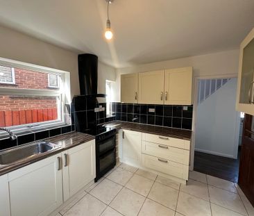 3 bedroom semi-detached house to rent - Photo 3