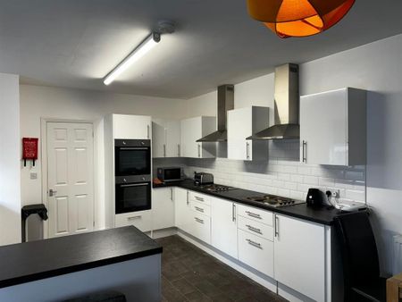 1 bedroom in a house share to rent - Photo 3