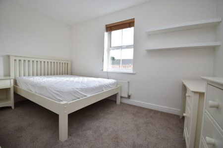 4 bedroom townhouse to rent - Photo 3