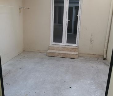 Sur la commune de MONTELIMAR (26) un T4 de 82m² avec cour et place ... - Photo 4