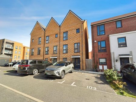 Maiden Way, Rainham, RM13 - Photo 5