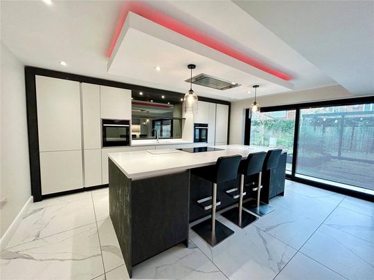 5 bedroom detached house to rent - Photo 1