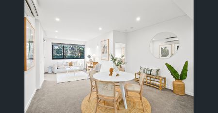 Flawless modern comfort and convenience - Photo 2