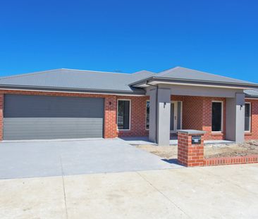 FAMILY HOME! - Photo 4
