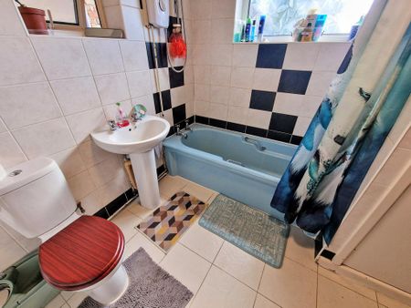 1 bedroom semi-detached house to rent - Photo 3