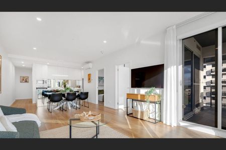 Apartment living in the best square of Adelaide! - Photo 2