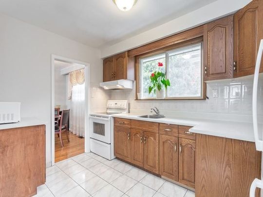 For Lease - 80 Tansley Avenue Unit# MAIN FLOOR, Toronto, Ontario - Photo 1