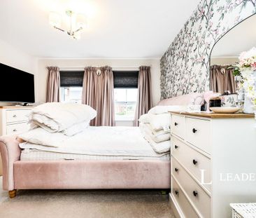 4 bedroom detached house to rent - Photo 5