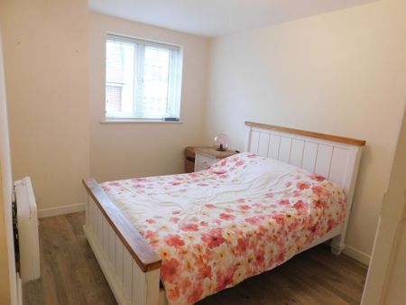 Field House, Morden, SM4 - Photo 3