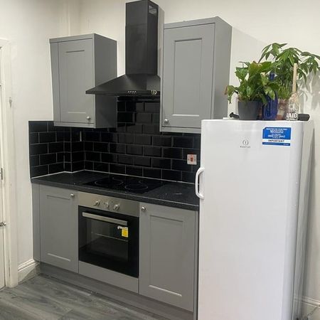 4 Bed Terraced House, Balmoral Road, M14 - Photo 3