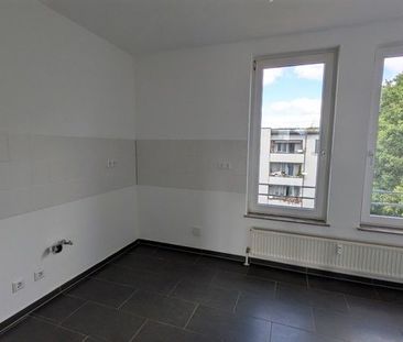Mitten drin statt nur dabei: großzügige 3-Zimmer-Wohnung (WBS) - Foto 1