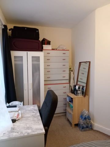 4 Bed Semi-Detached House, Mordaunt Road, SO14 - Photo 3