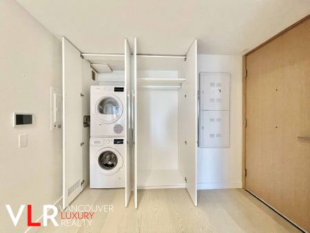 Condo in Downtown Vancouver, BC - Photo 3