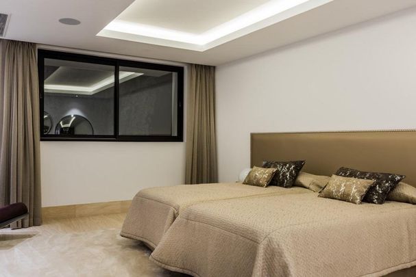 6 bedroom luxury Villa for rent in The Golden Mile, Marbella, Andalusia - Foto 1