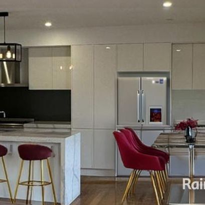 Prime Doncaster Location: Walk to Westfield, Close to Box Hill & M3! - Photo 3