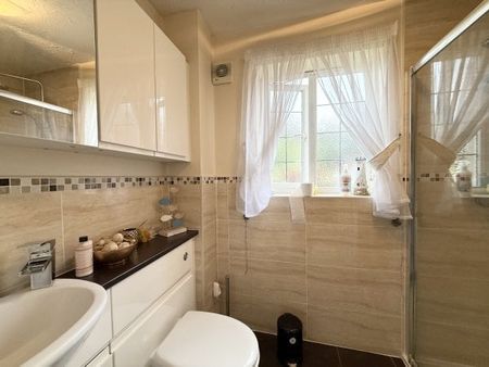 Room 1, Dartmouth Drive, St Helens, W... - Photo 5