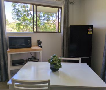 Helensvale - Photo 2