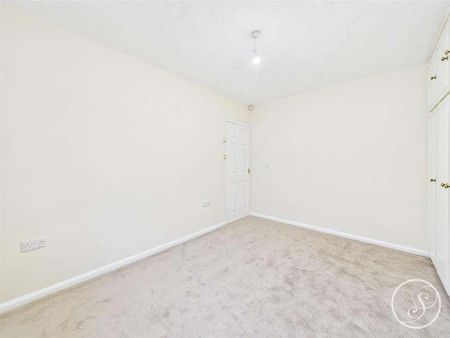 Banksfield Avenue, Yeadon, Leeds, LS19 - Photo 4