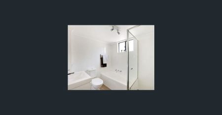 GROUND FLOOR APARTMENT - Photo 2