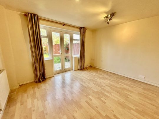 Desdemona Avenue, Warwick, CV34 - Photo 1