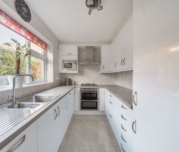 Heather Way, Hindhead, Surrey, GU26 - Photo 3