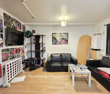 3 Bedroom Flat, Hyde Park, Leeds - Photo 1