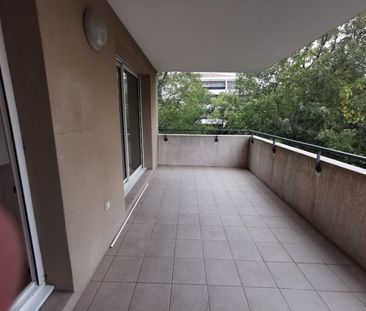 Appartement 3 pièces 63m2 MARSEILLE 13EME 898 euros - Photo 6