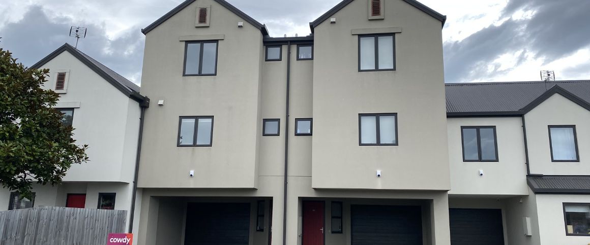 3 Bedroom, 3 Level Rebuilt Townhouse in Sydenham - Photo 1