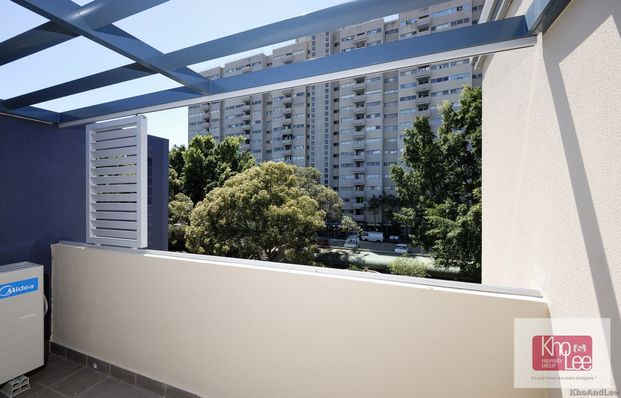 FULLY FURNISHED TWO BEDROOM APARTMENT WITH A/C IN EVERY ROOM! - Photo 1