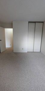 Great Location! Spacious One bedroom & Den - Photo 3