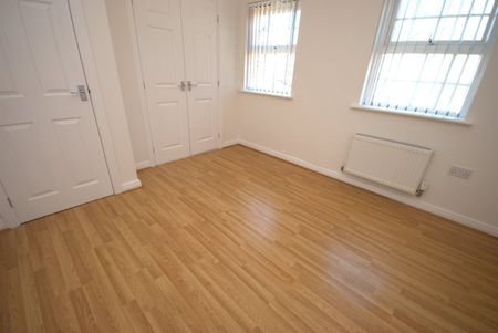 Avocet Close, Coton Park, Rugby, CV23 - Photo 2