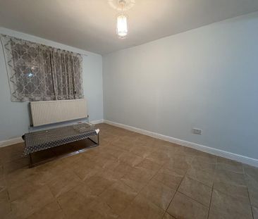 3 bedroom ground floor flat to rent - Photo 2