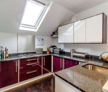 A well presented three bedroom maisonette with roof terrace - Photo 2