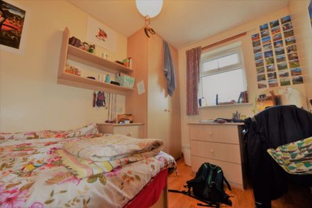 4 bedroom House in Holborn View Bed), Leeds - Photo 3