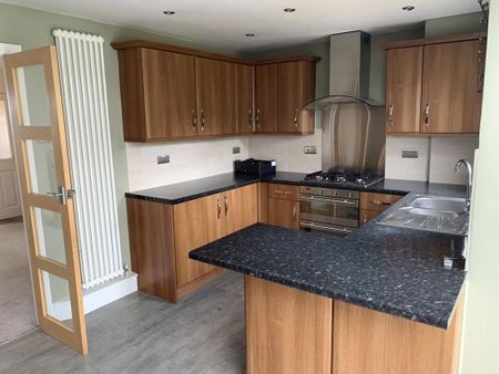 3 bedroom semi-detached house to rent - Photo 4